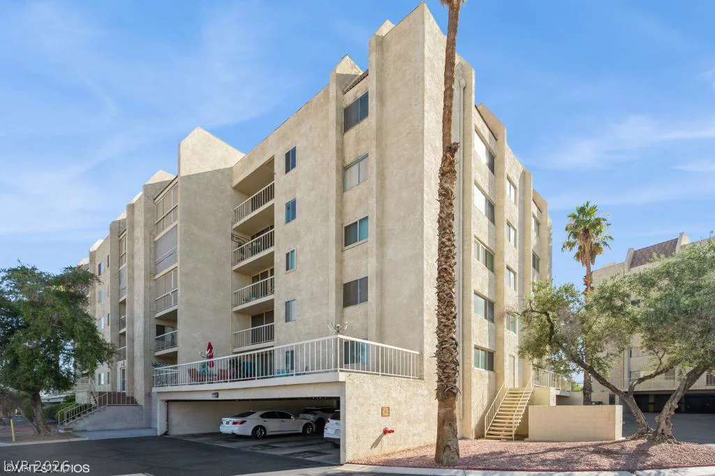 745 Royal Crest, Las Vegas, NV 89169
