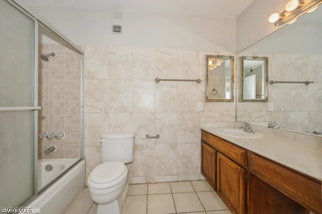 745 Royal Crest, Las Vegas, NV 89169