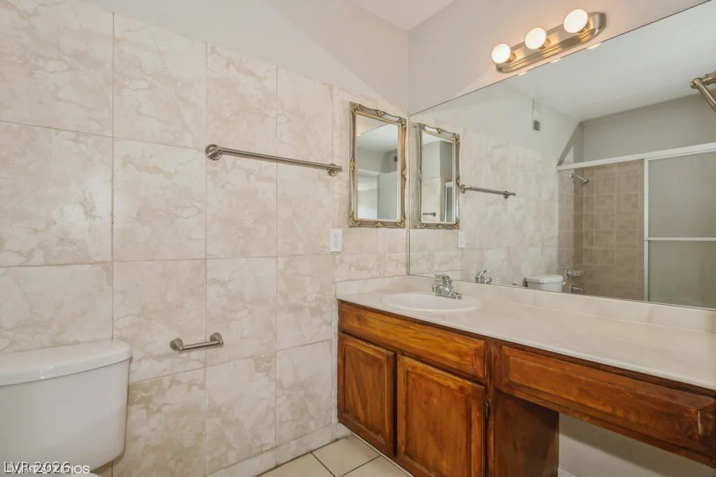 745 Royal Crest, Las Vegas, NV 89169