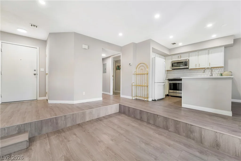 4425 Woodpine, Las Vegas, NV 89119