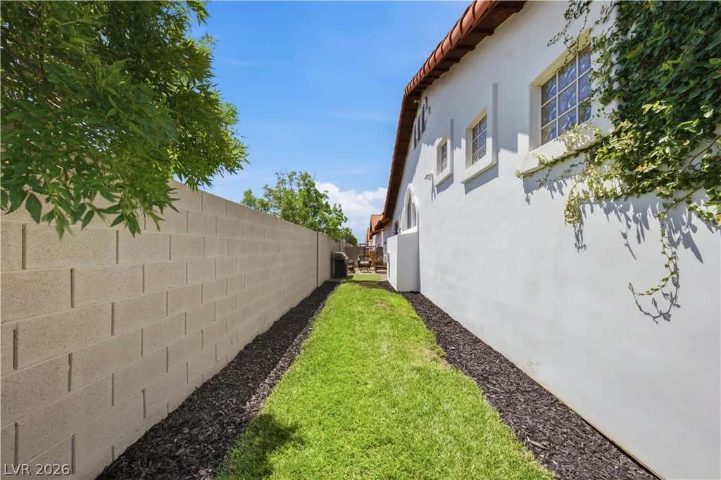 8710 Villa Ariel, Las Vegas, NV 89147