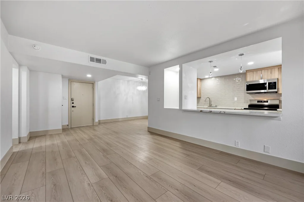 750 Royal Crest, Las Vegas, NV 89169