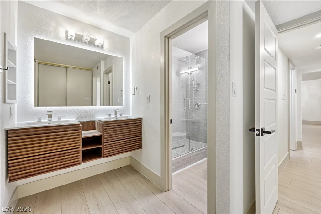 750 Royal Crest, Las Vegas, NV 89169
