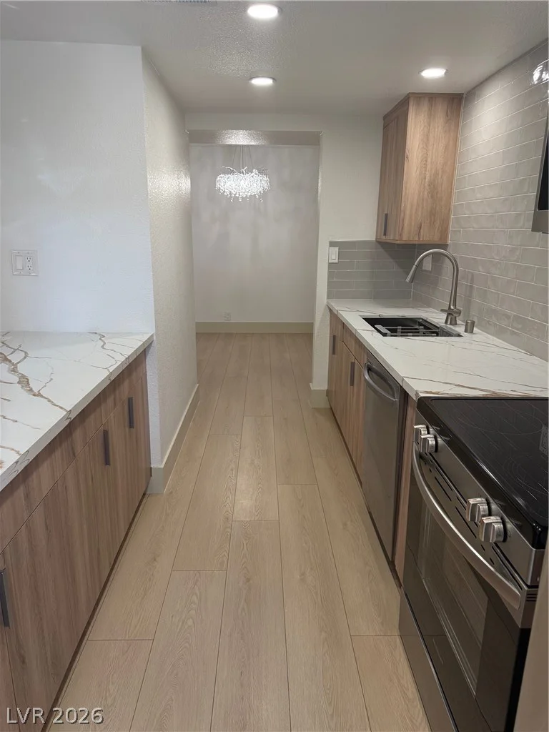 750 Royal Crest, Las Vegas, NV 89169