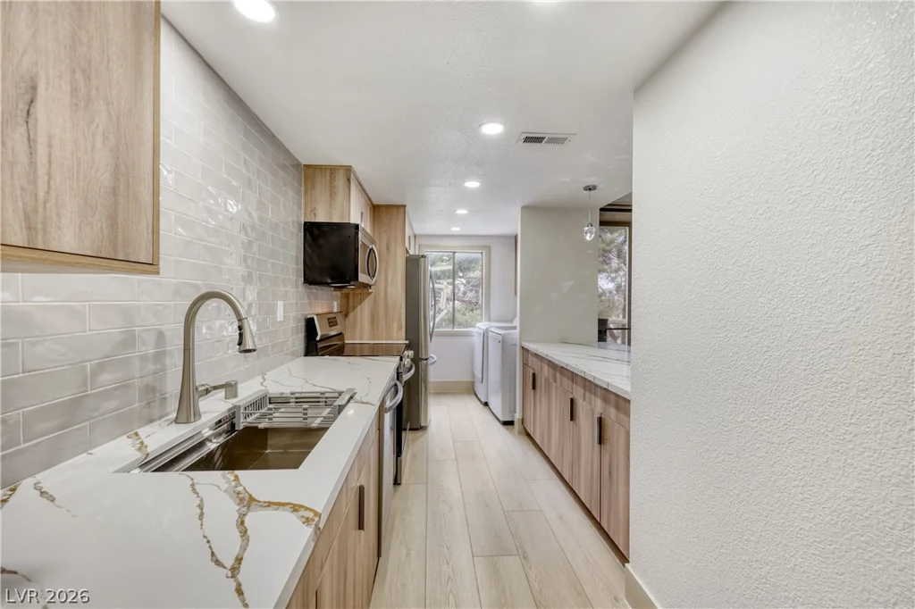 750 Royal Crest, Las Vegas, NV 89169
