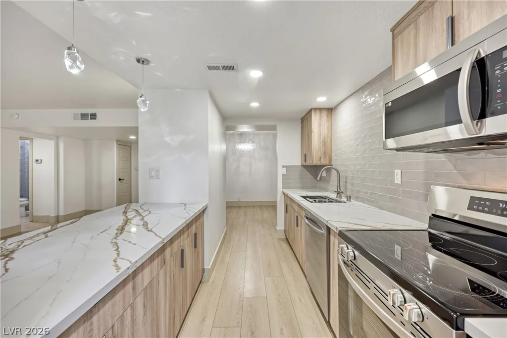 750 Royal Crest, Las Vegas, NV 89169