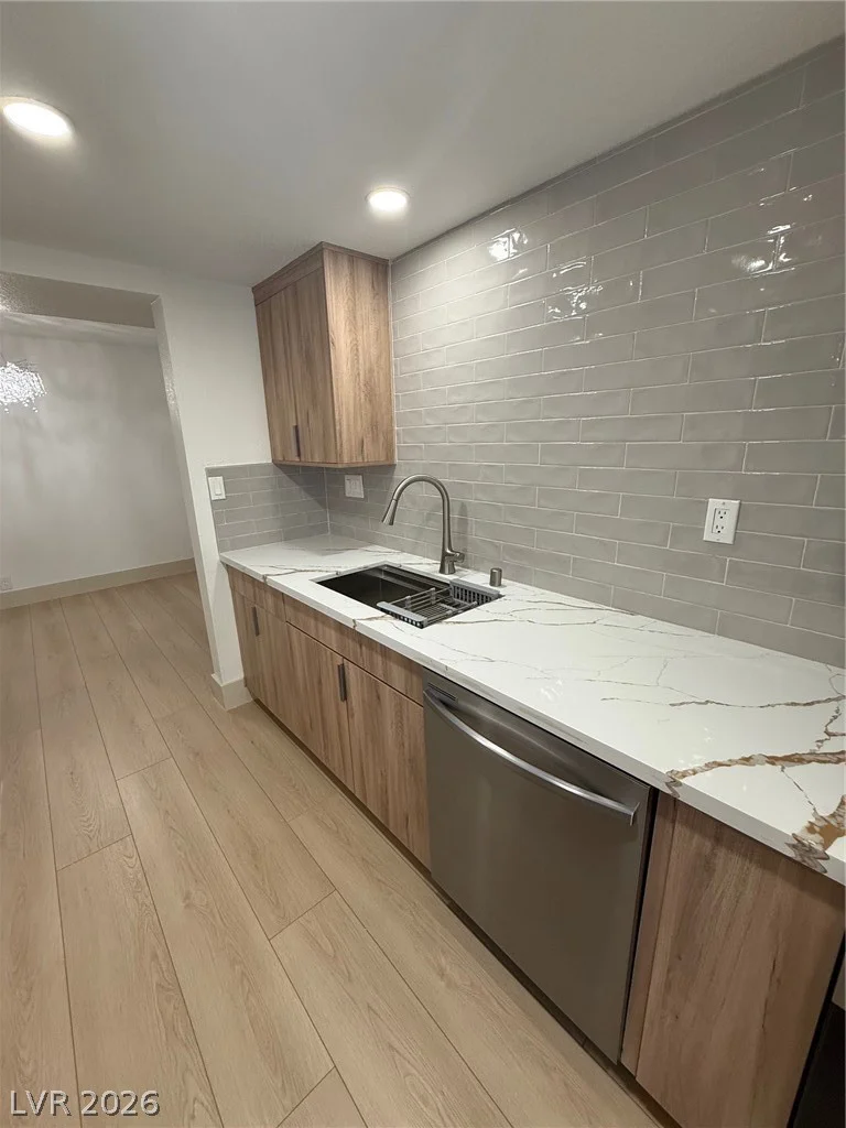 750 Royal Crest, Las Vegas, NV 89169