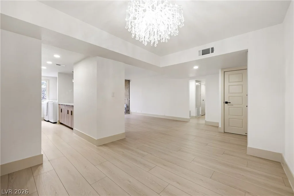 750 Royal Crest, Las Vegas, NV 89169