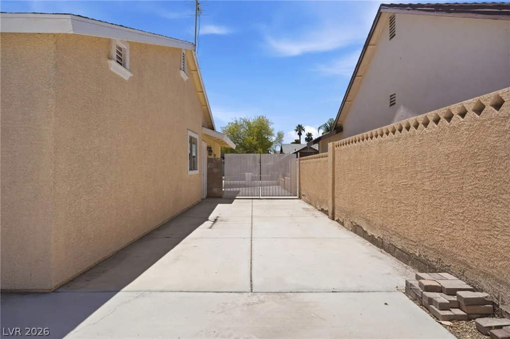 5752 Arbor Oak, Las Vegas, NV 89142
