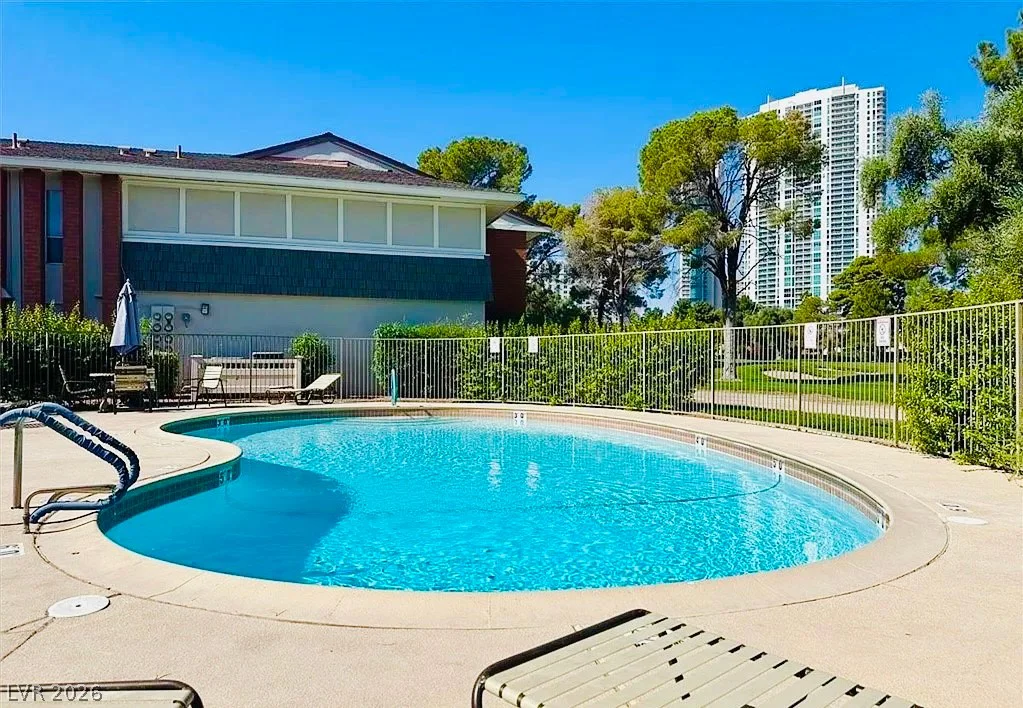 698 Oakmont, Las Vegas, NV 89109