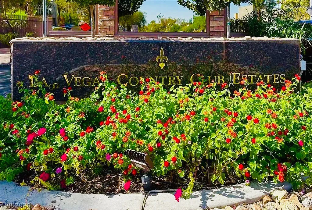 698 Oakmont, Las Vegas, NV 89109