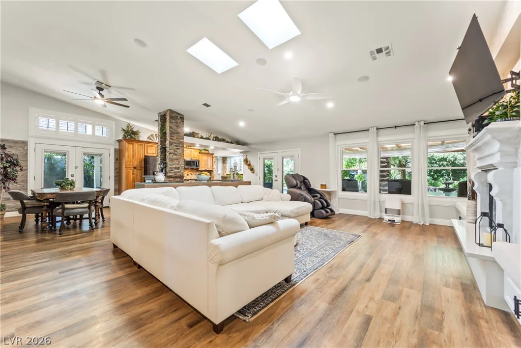 207 White Cloud, Henderson, NV 89074
