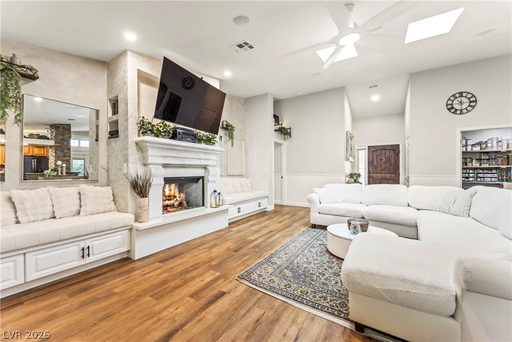 207 White Cloud, Henderson, NV 89074