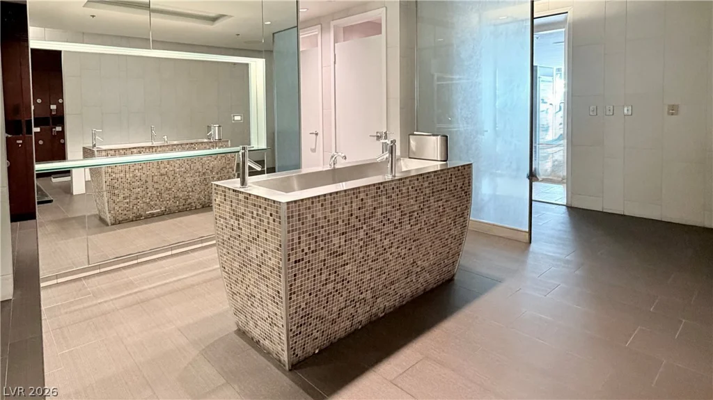 4575 Dean Martin, Las Vegas, NV 89103