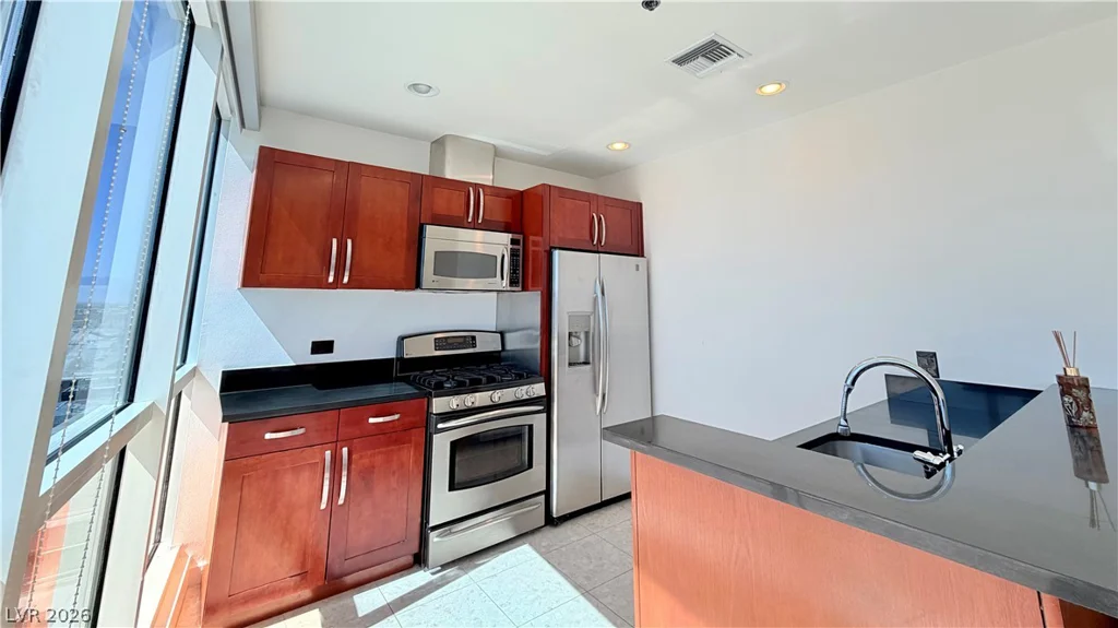 4575 Dean Martin, Las Vegas, NV 89103