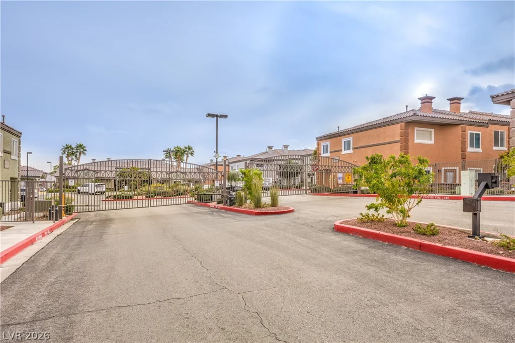 10450 Gold Shadow, Las Vegas, NV 89129