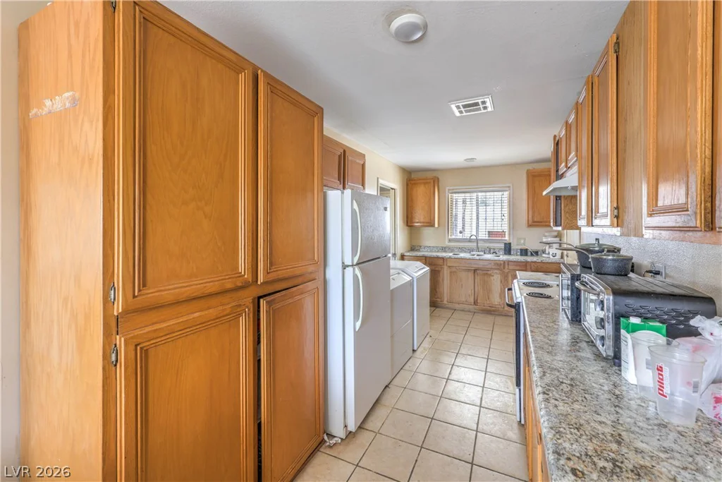 933 Mezpah, Las Vegas, NV 89106
