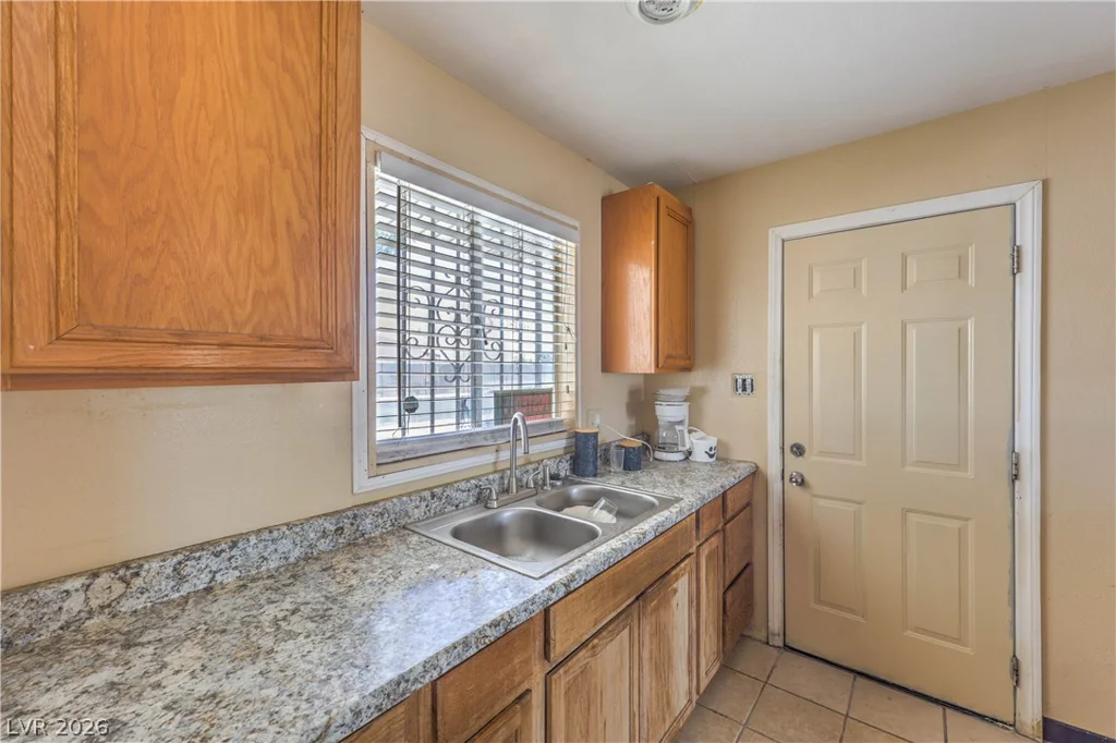 933 Mezpah, Las Vegas, NV 89106