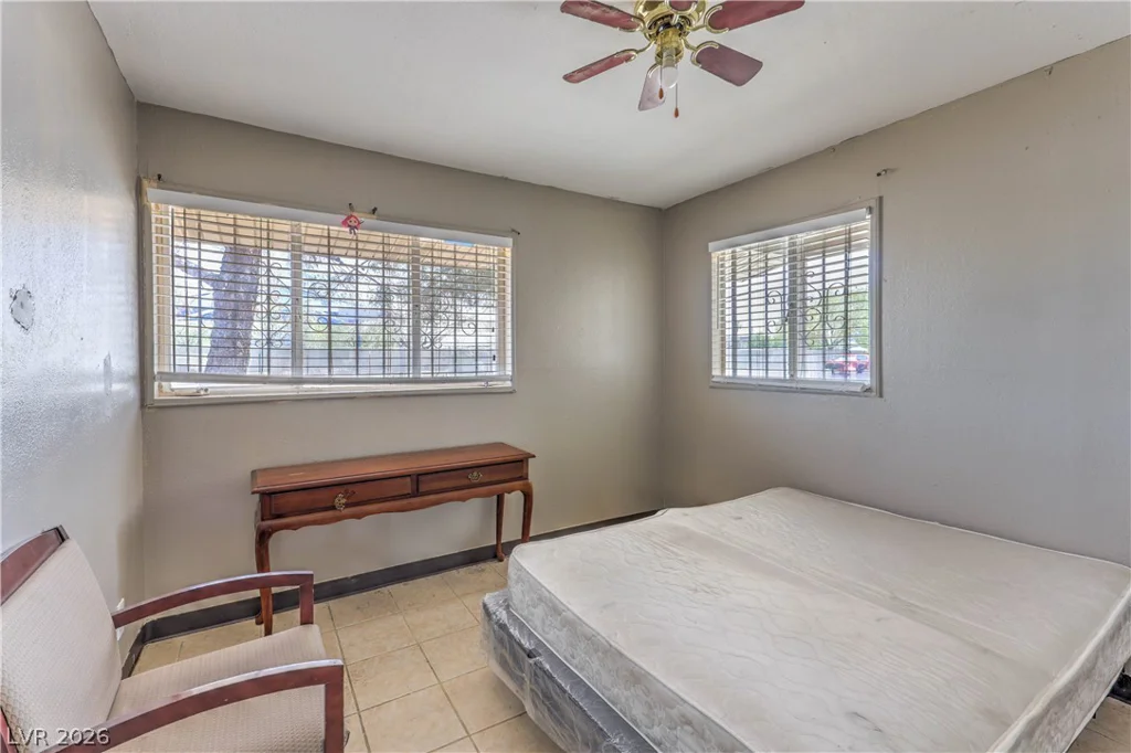 933 Mezpah, Las Vegas, NV 89106