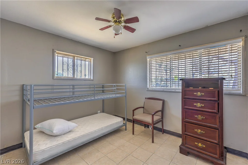 933 Mezpah, Las Vegas, NV 89106