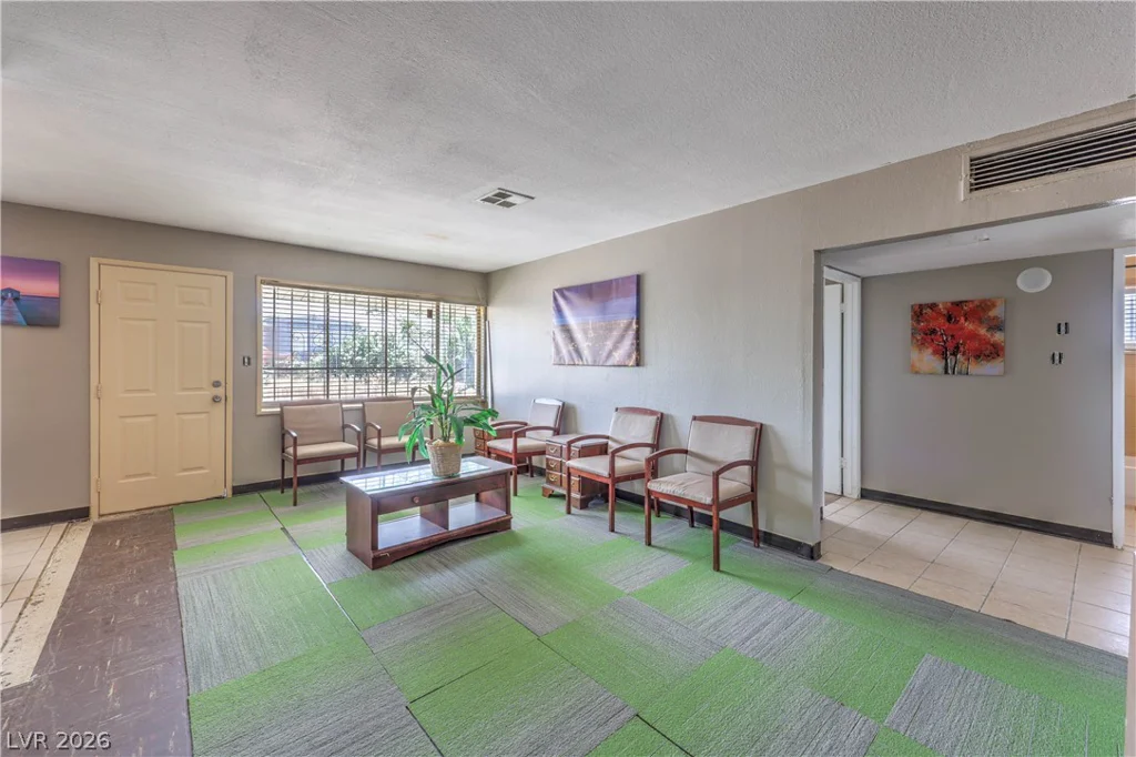 933 Mezpah, Las Vegas, NV 89106
