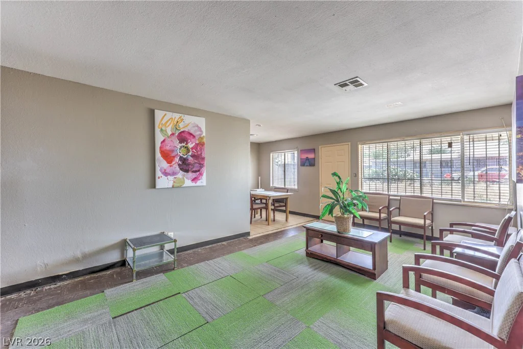 933 Mezpah, Las Vegas, NV 89106