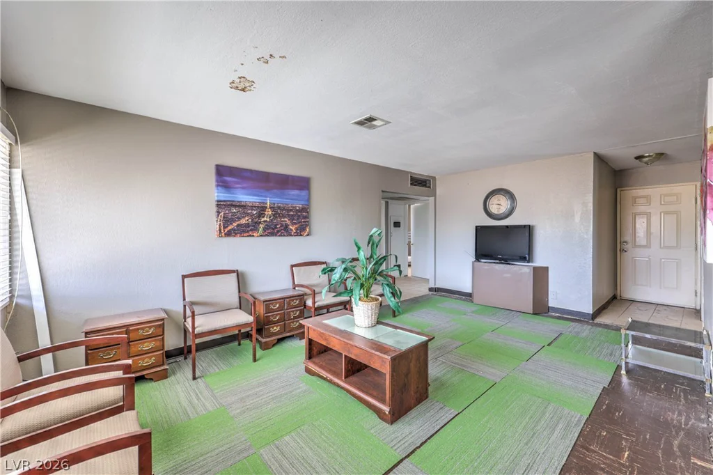 933 Mezpah, Las Vegas, NV 89106