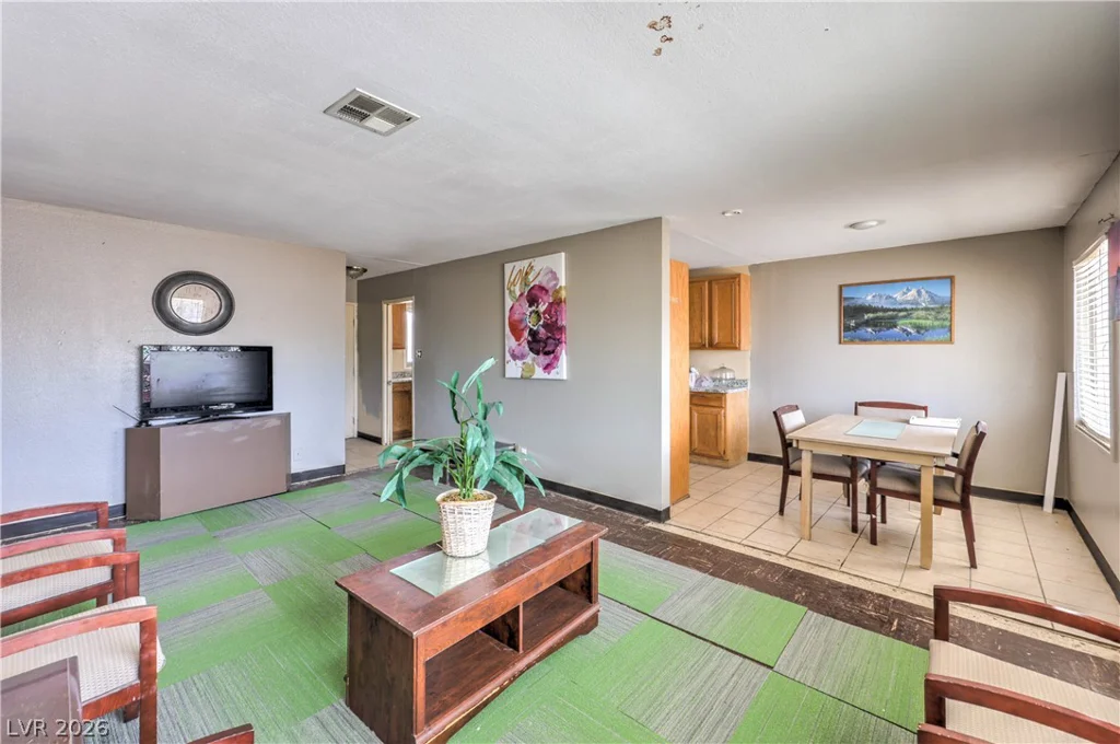 933 Mezpah, Las Vegas, NV 89106