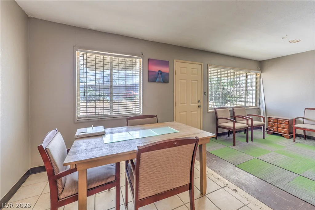 933 Mezpah, Las Vegas, NV 89106