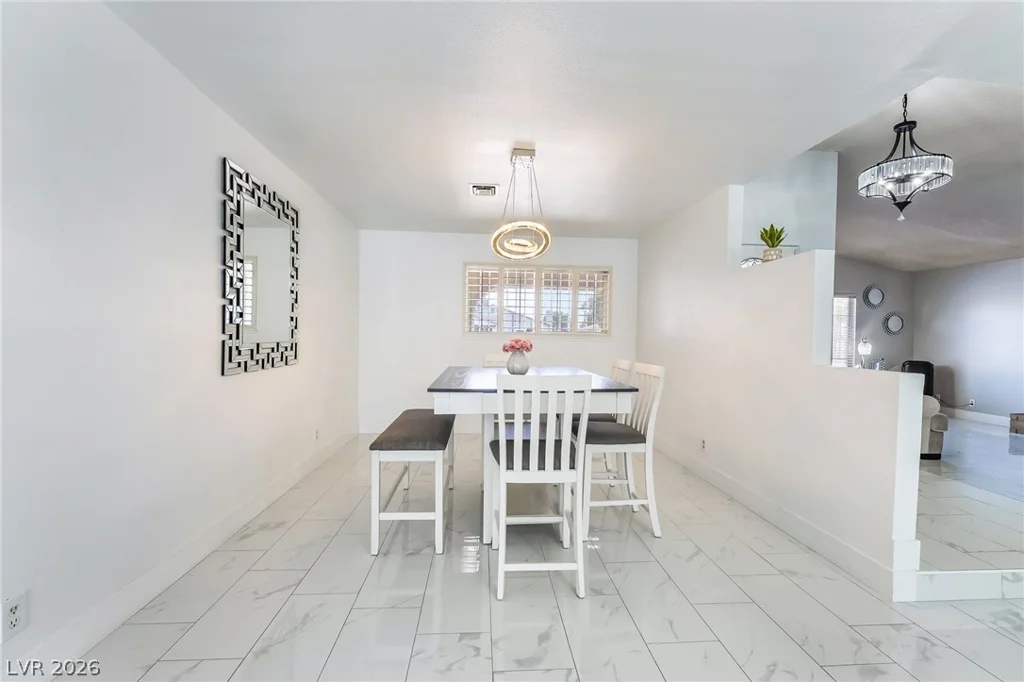 3983 Redwood, Las Vegas, NV 89103