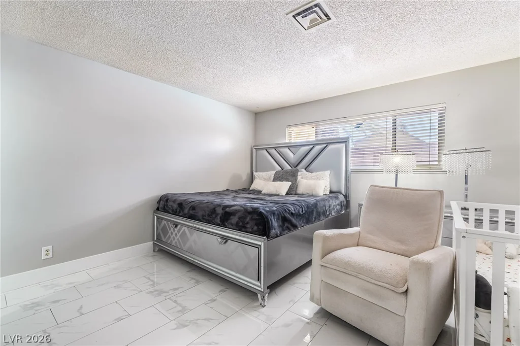 3983 Redwood, Las Vegas, NV 89103