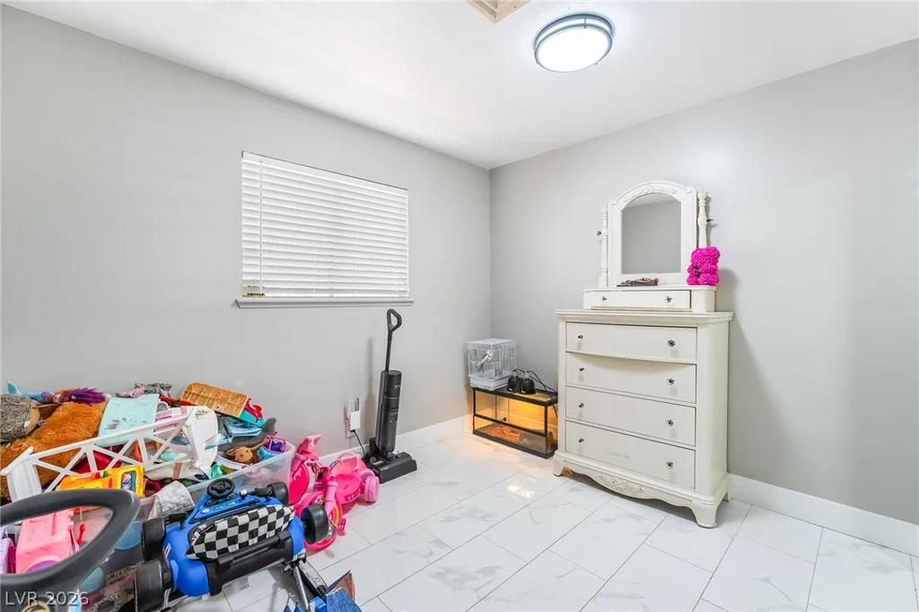 3983 Redwood, Las Vegas, NV 89103