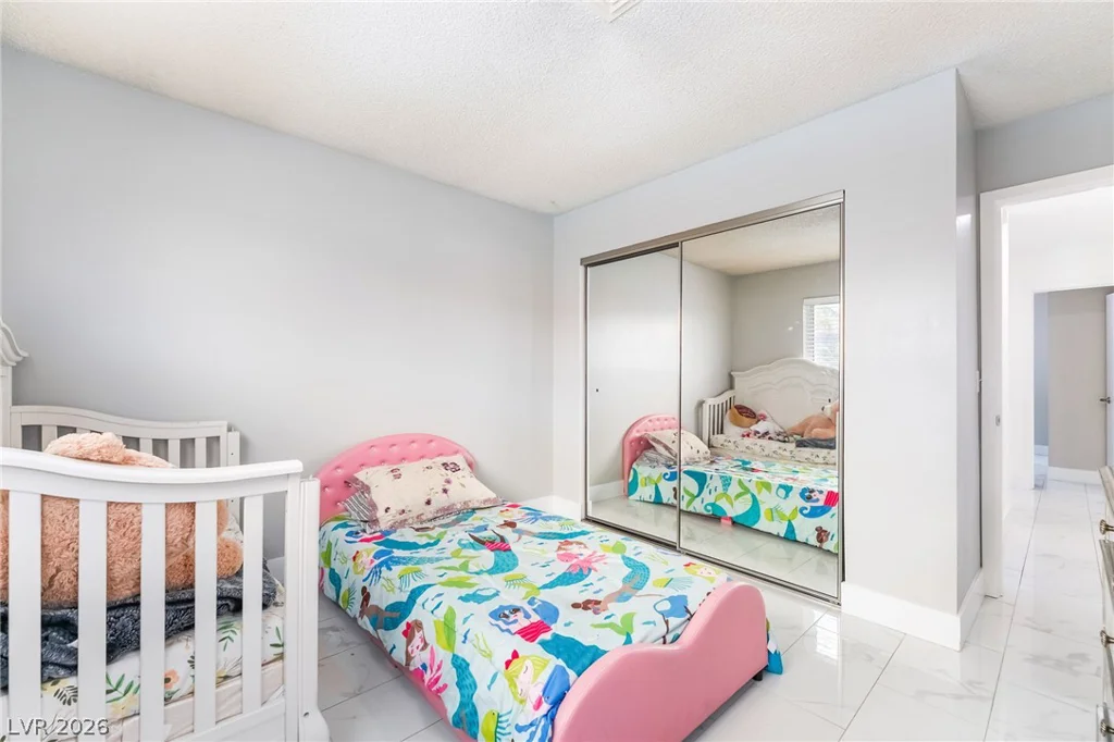 3983 Redwood, Las Vegas, NV 89103