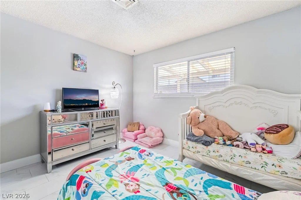 3983 Redwood, Las Vegas, NV 89103