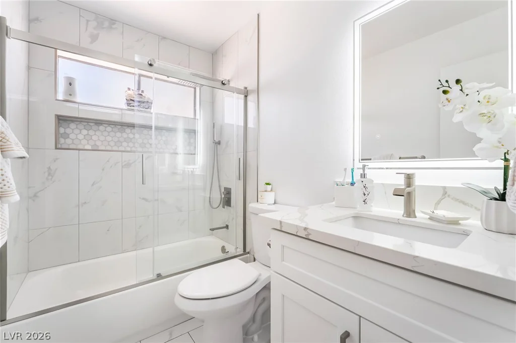 3983 Redwood, Las Vegas, NV 89103