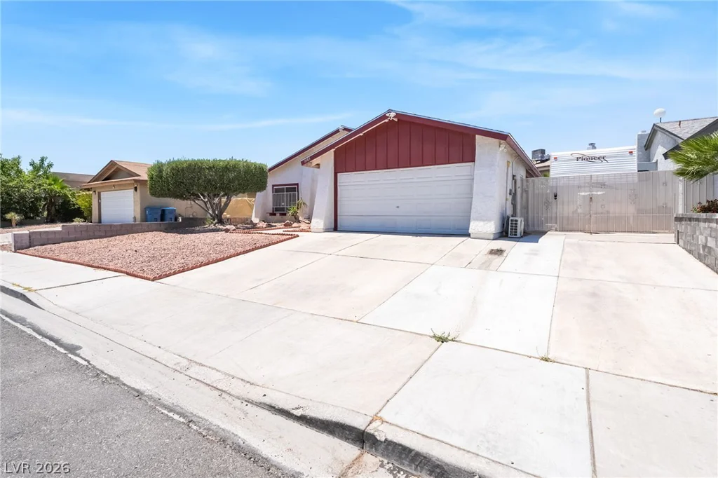 3983 Redwood, Las Vegas, NV 89103
