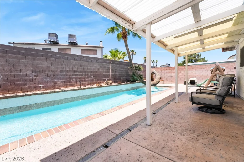 3983 Redwood, Las Vegas, NV 89103