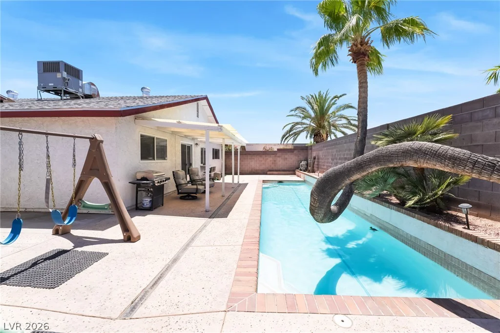 3983 Redwood, Las Vegas, NV 89103