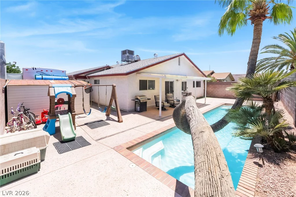 3983 Redwood, Las Vegas, NV 89103