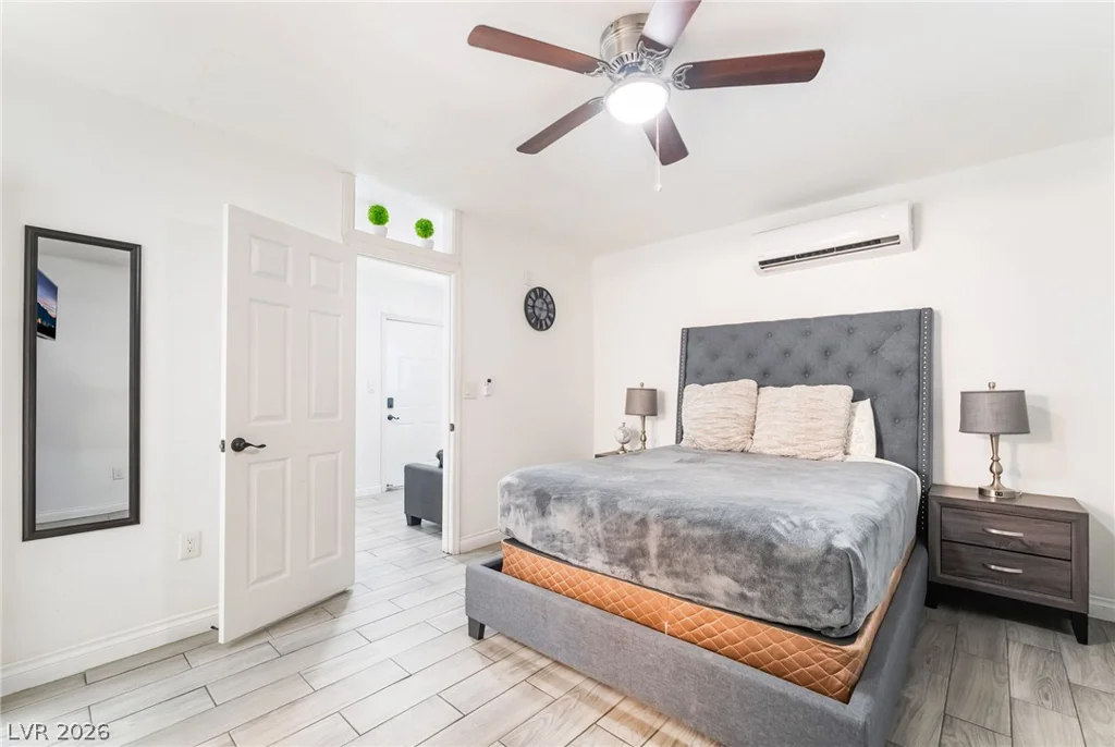 3983 Redwood, Las Vegas, NV 89103