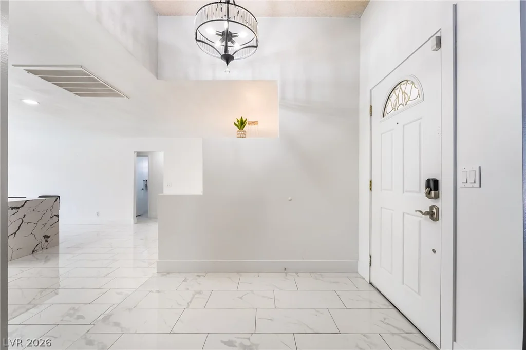 3983 Redwood, Las Vegas, NV 89103
