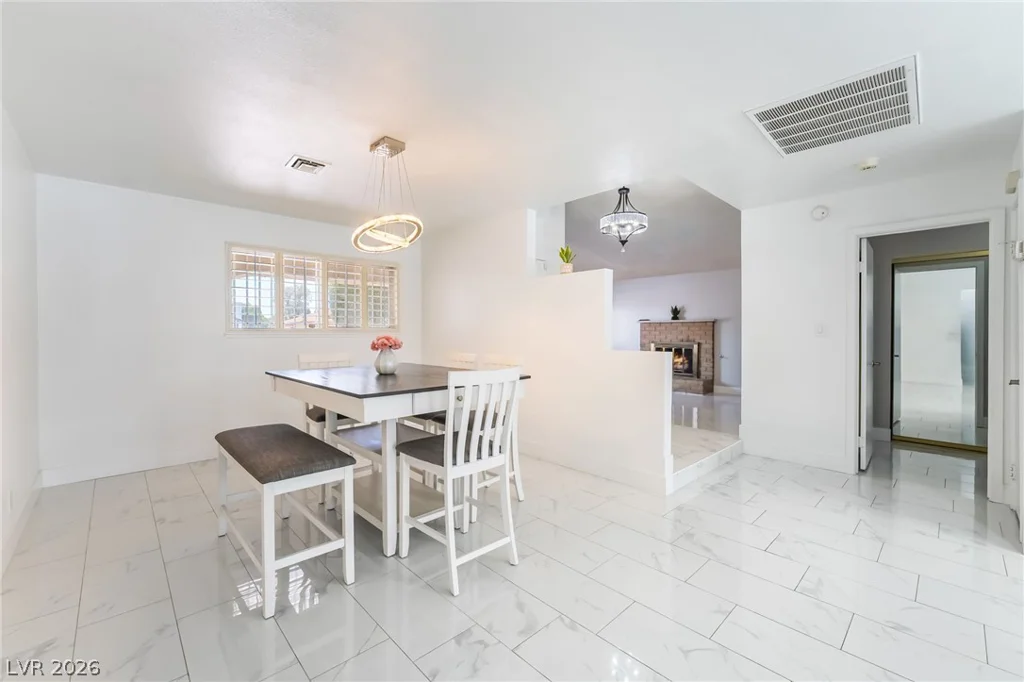 3983 Redwood, Las Vegas, NV 89103