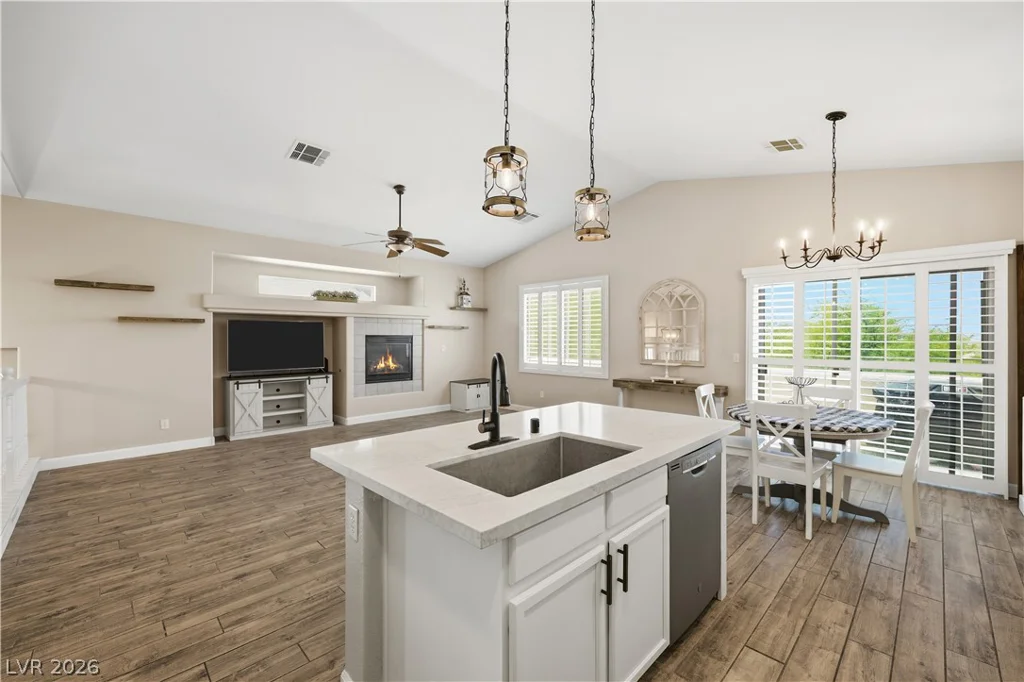 9816 Red Horse, Las Vegas, NV 89143