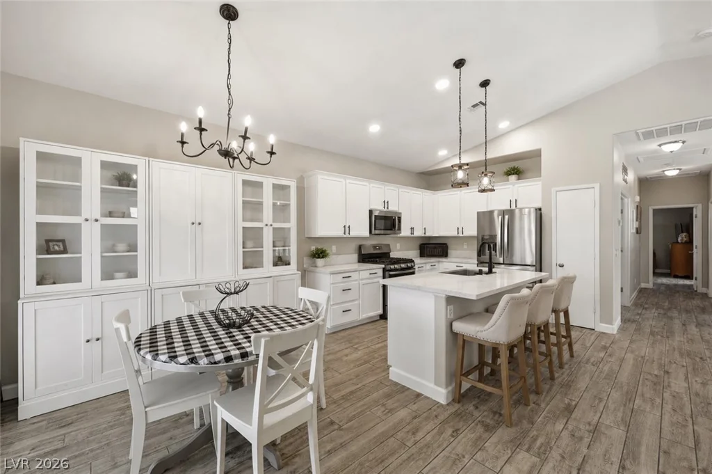 9816 Red Horse, Las Vegas, NV 89143
