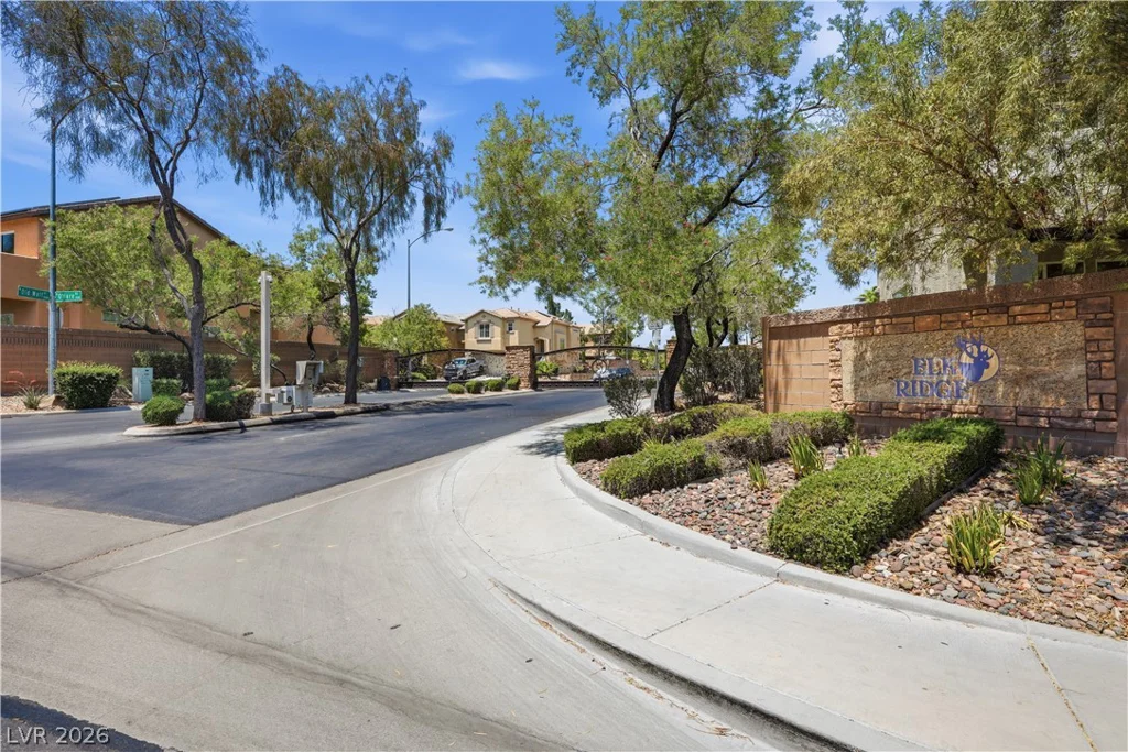 9816 Red Horse, Las Vegas, NV 89143