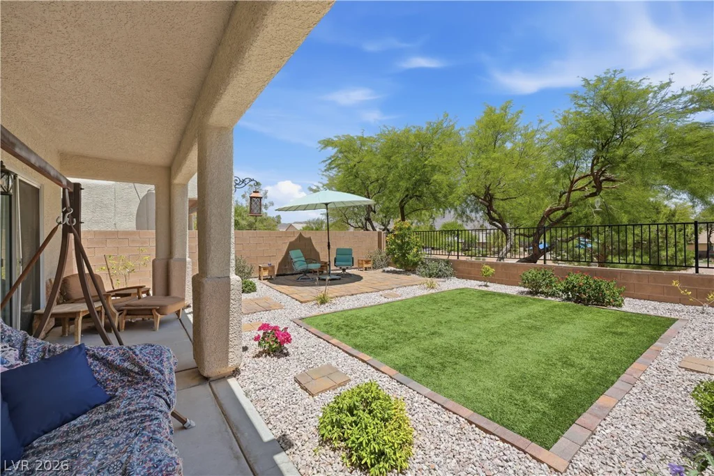 9816 Red Horse, Las Vegas, NV 89143