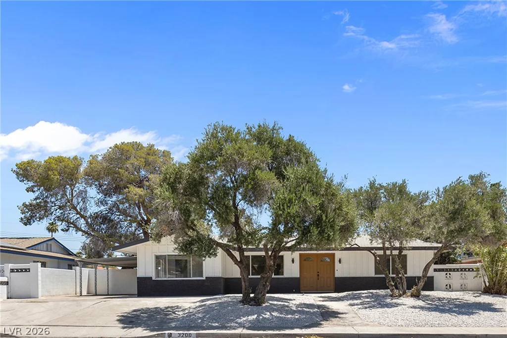 3200 Silver Saddle, Las Vegas, NV 89169