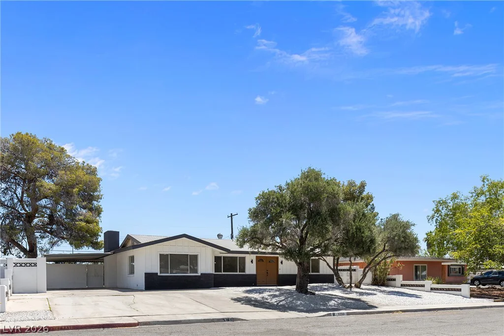 3200 Silver Saddle, Las Vegas, NV 89169