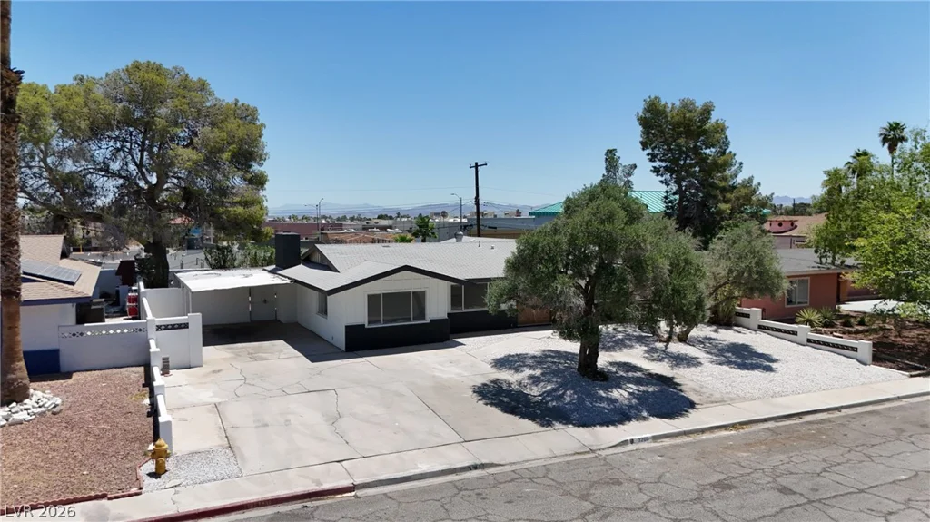 3200 Silver Saddle, Las Vegas, NV 89169