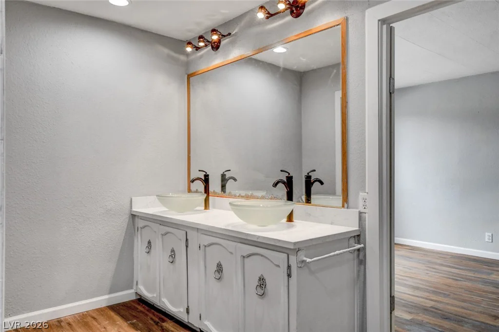 5054 Ridge, Las Vegas, NV 89103